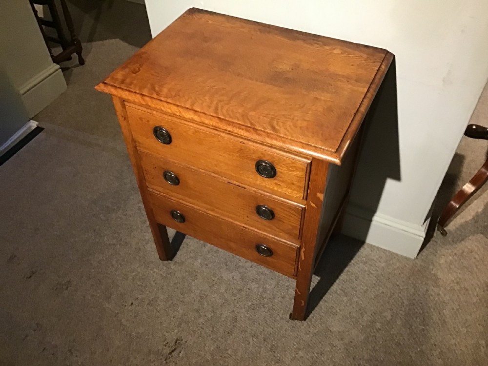 Antique oak chest of drawers View II