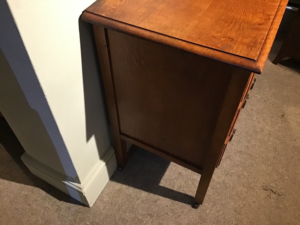 Antique oak chest of drawers View III