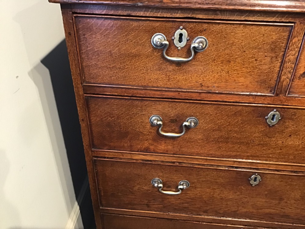 Antique oak chest of drawers View V