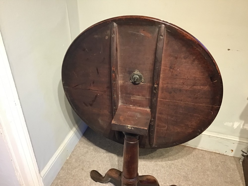An 18th-century Georgian mahogany tripod table featuring a circular top, a central turned pedestal column, and three splayed cabriole legs. View VIII