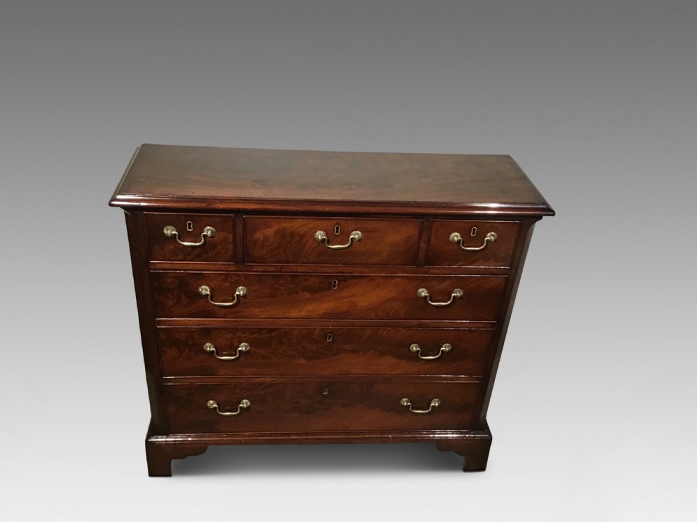Antique mahogany chest of drawers View II