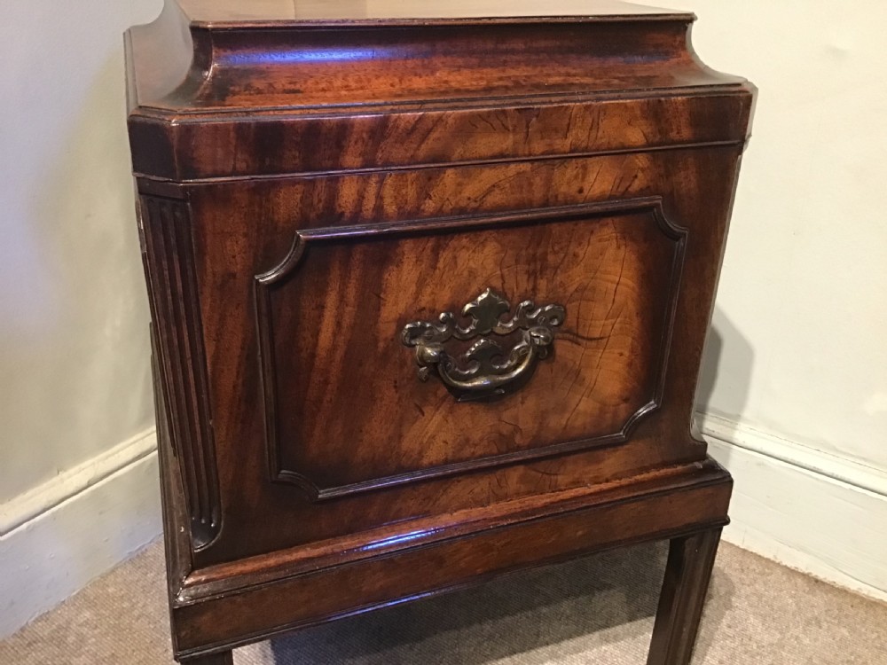 Georgian mahogany cellaret  View VII