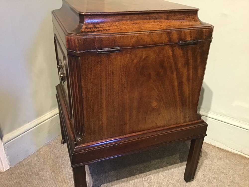 Georgian mahogany cellaret  View IX