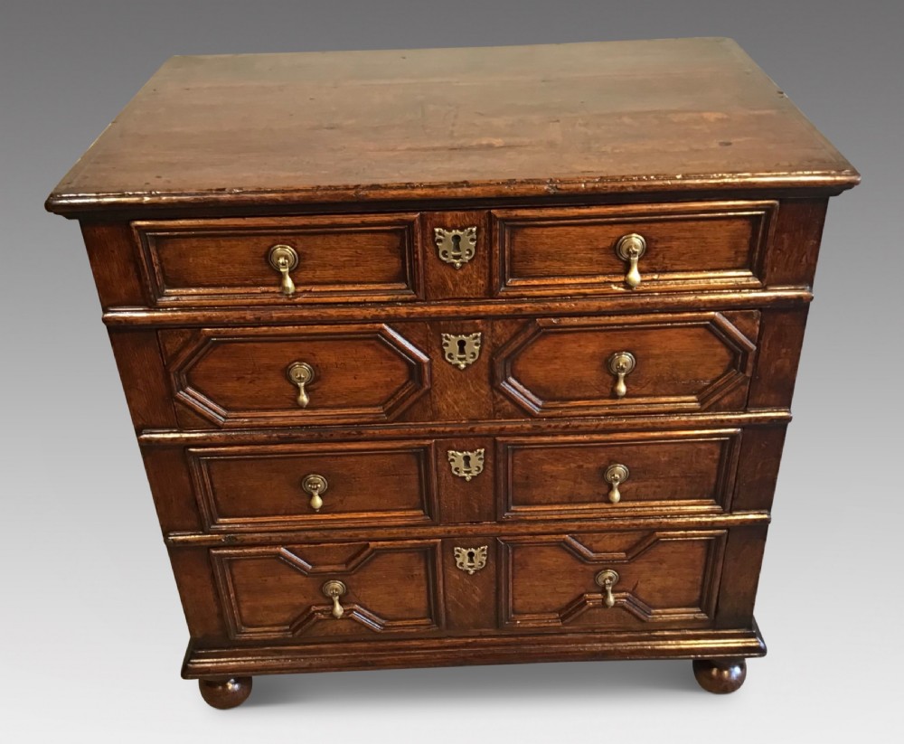 Antique oak chest of drawers