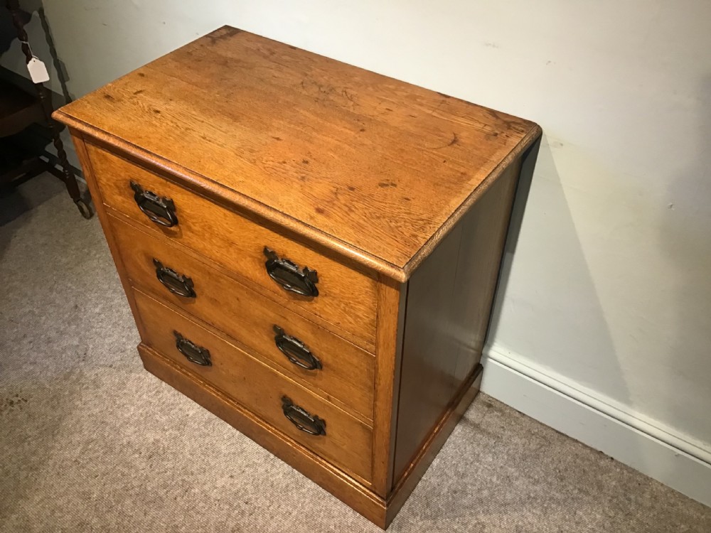 Arts and crafts oak chest View II