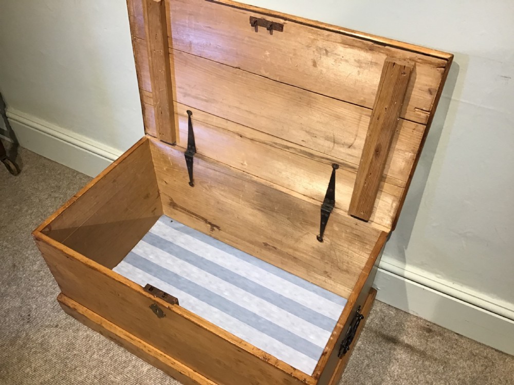Antique pine box View IV