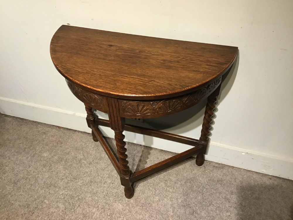 Antique oak sidetable View II