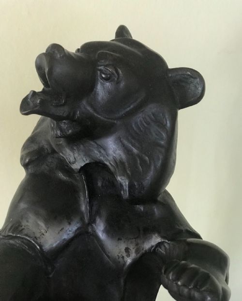A 20TH CENTURY BRONZE STATUE OF A BEAR - ADDITIONAL PHOTO 1