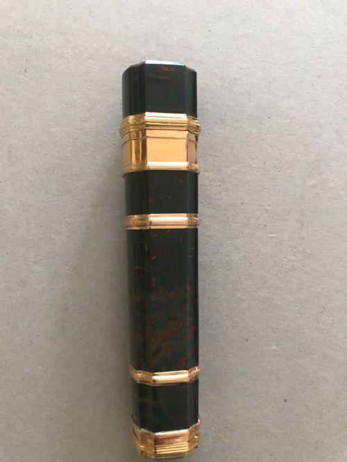 ETUI CASE IN GREEN BLOOD STONE WITH GOLD MOUNTS - ADDITIONAL PHOTO 1