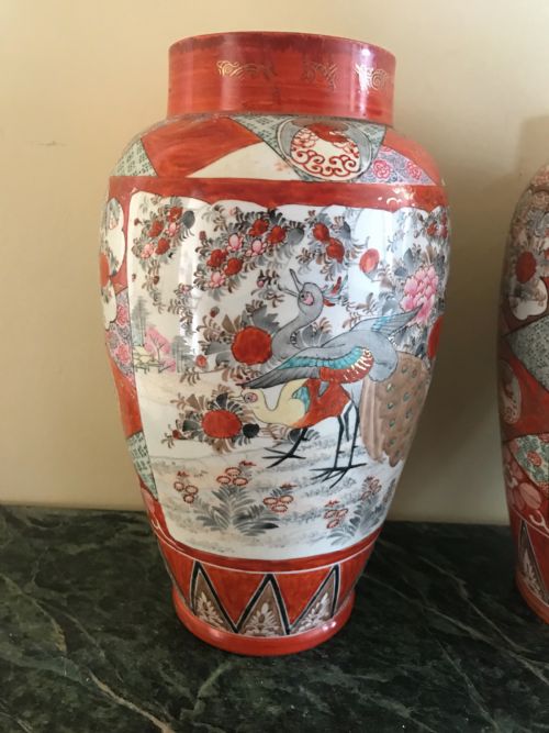 A JAPANESE PAIR OF KUTANI VASES - ADDITIONAL PHOTO 1