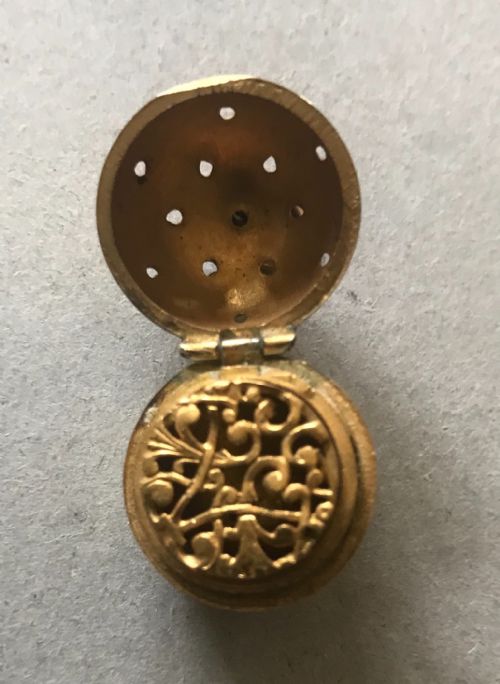 A VICTORIAN POMANDER - ADDITIONAL PHOTO 2