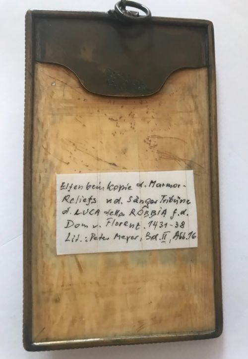 AN ANTIQUE RELIEF CARVED IVORY PLAQUETTE - ADDITIONAL PHOTO 1