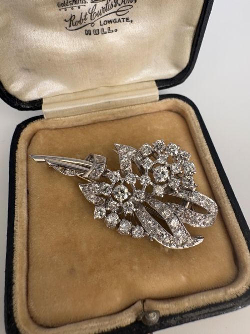 FINE 1930S PLATINUM TESTED DIAMOND BROOCH - ADDITIONAL PHOTO 1