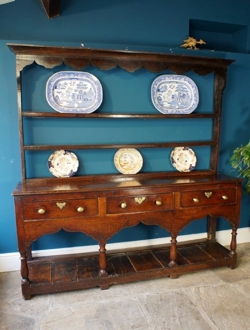 18th Century Montgomeryshire Oak Dresser and Rack