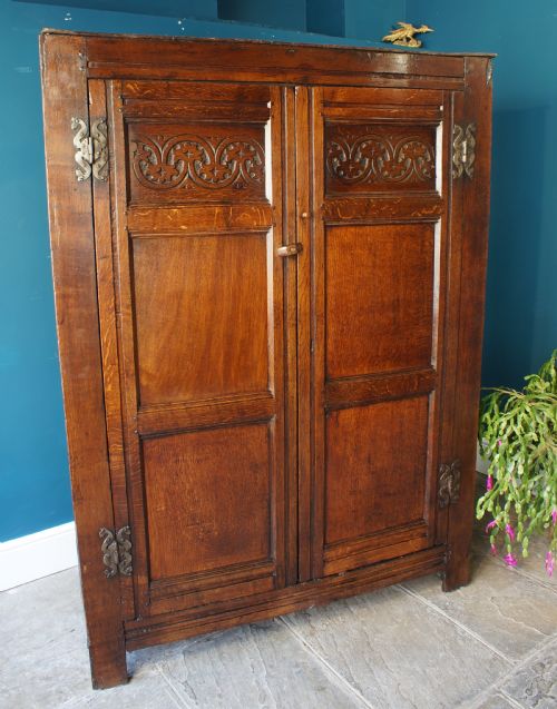 Small 17th Century Oak Press Cupboard.