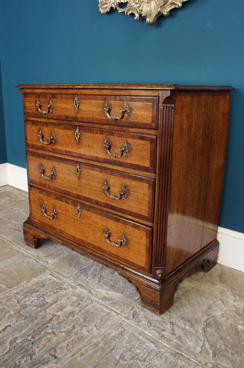 Small 18th Century Oak Chest of Drawers.