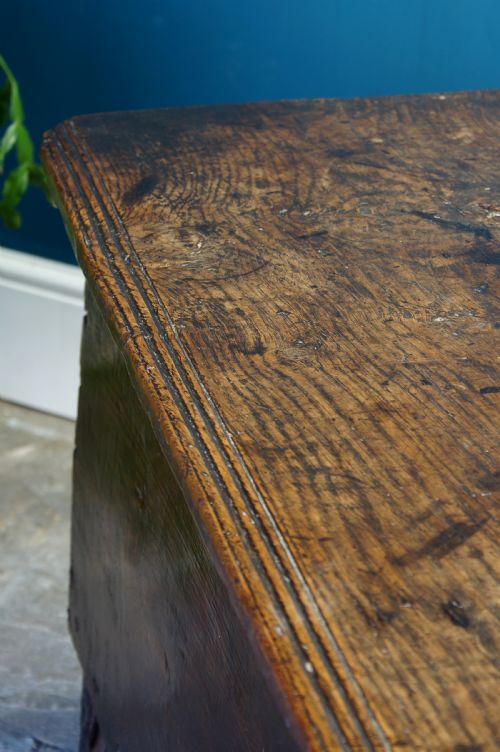17TH CENTURY SIX PLANKED COFFER - ADDITIONAL PHOTO 8
