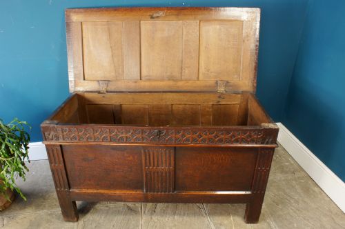 17TH CENTURY OAK COFFER - ADDITIONAL PHOTO 2