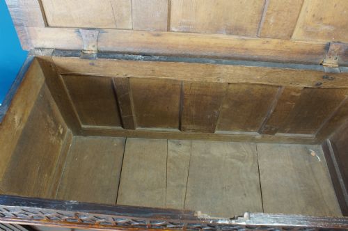 17TH CENTURY OAK COFFER - ADDITIONAL PHOTO 3