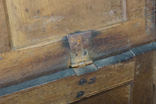 17TH CENTURY OAK COFFER - ADDITIONAL PHOTO 4