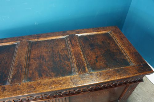17TH CENTURY OAK COFFER - ADDITIONAL PHOTO 6