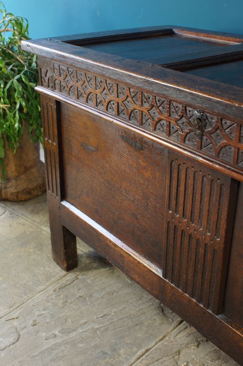 17TH CENTURY OAK COFFER - ADDITIONAL PHOTO 8