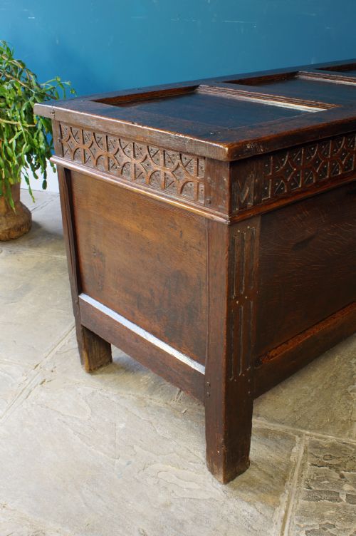 17TH CENTURY OAK COFFER - ADDITIONAL PHOTO 9