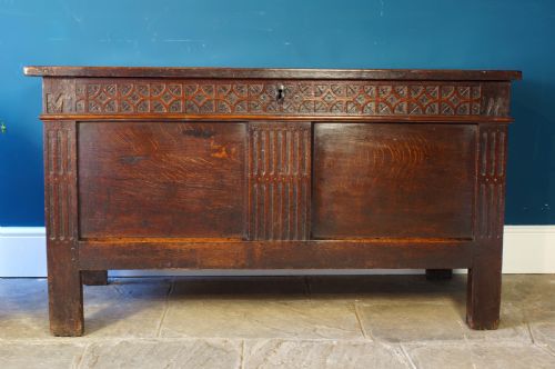 17TH CENTURY OAK COFFER - ADDITIONAL PHOTO 13