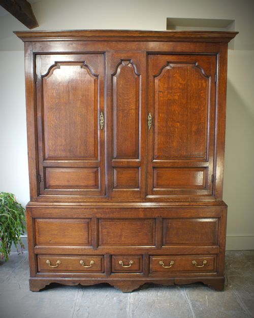 18th Century Oak Linen Press Cupboard/wardrobe.