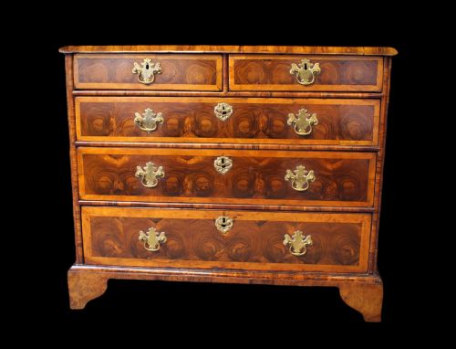 FINE RARE 17TH CENTURY OYSTER VENEER CHEST - ADDITIONAL PHOTO 4