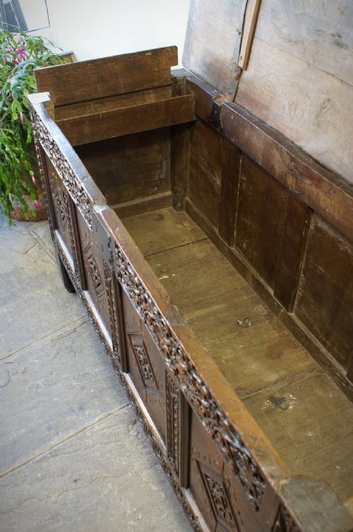 17TH CENTURY YORKSHIRE COFFER - ADDITIONAL PHOTO 10