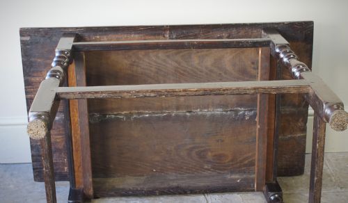 A LATE 17TH CENTURY OAK SIDE TABLE - ADDITIONAL PHOTO 5