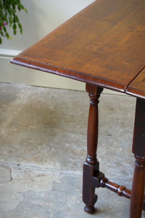 LATE 17TH CENTURY WALNUT GATELEG TABLE - ADDITIONAL PHOTO 8