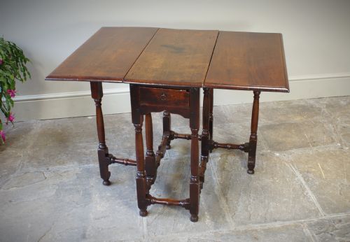 LATE 17TH CENTURY WALNUT GATELEG TABLE - ADDITIONAL PHOTO 10