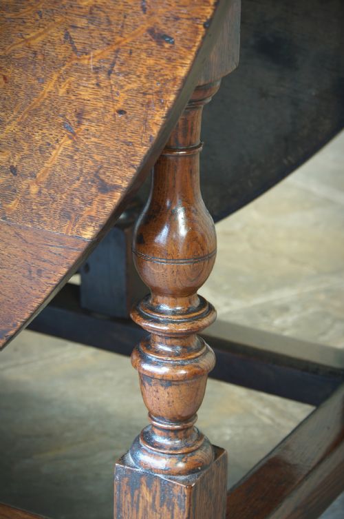 A LARGE 17TH CENTURY OAK GATELEG TABLE - ADDITIONAL PHOTO 8
