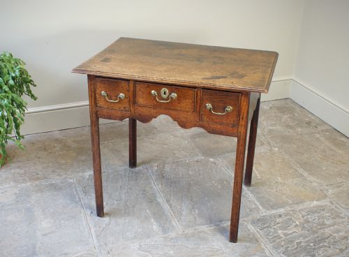 A GEORGE III OAK LOWBOYSIDE TABLE - ADDITIONAL PHOTO 2