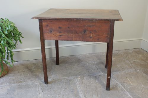 A GEORGE III OAK LOWBOYSIDE TABLE - ADDITIONAL PHOTO 3
