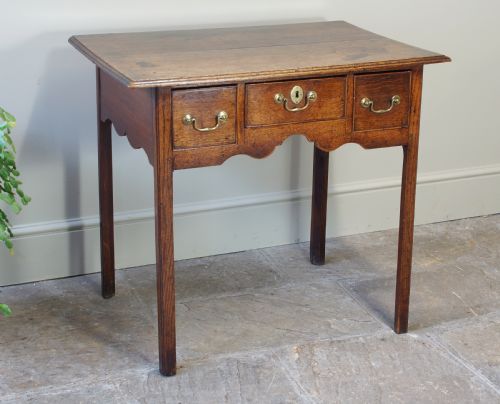 A GEORGE III OAK LOWBOYSIDE TABLE - ADDITIONAL PHOTO 6