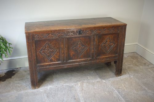 EARLY 17TH CENTURY OAK COFFER - ADDITIONAL PHOTO 7