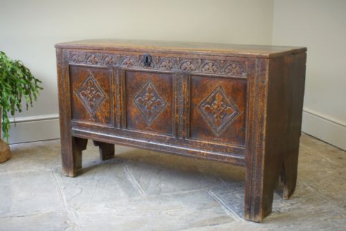 EARLY 17TH CENTURY OAK COFFER - ADDITIONAL PHOTO 5