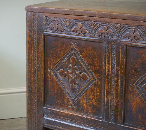 EARLY 17TH CENTURY OAK COFFER - ADDITIONAL PHOTO 6