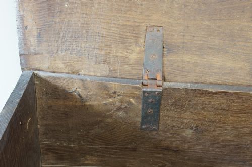 EARLY 17TH CENTURY OAK COFFER - ADDITIONAL PHOTO 11