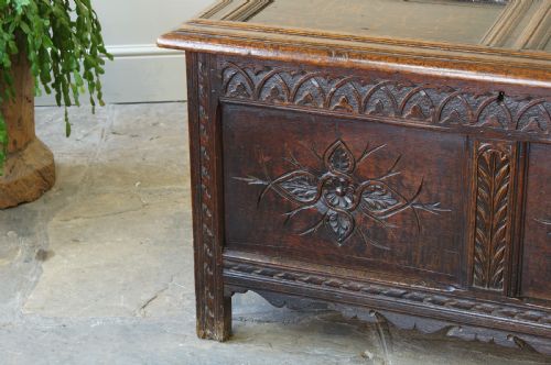 17TH CENTURY OAK COFFER - ADDITIONAL PHOTO 7