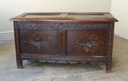 17TH CENTURY OAK COFFER - ADDITIONAL PHOTO 9
