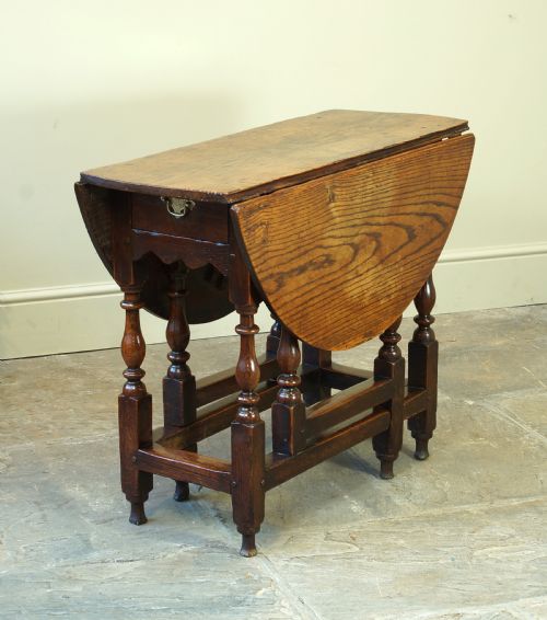 SMALL 17TH CENTURY OAK GATELEG TABLE - ADDITIONAL PHOTO 2
