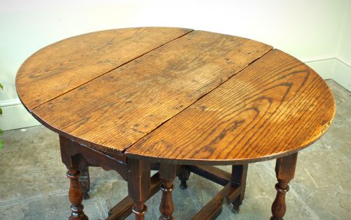 SMALL 17TH CENTURY OAK GATELEG TABLE - ADDITIONAL PHOTO 11
