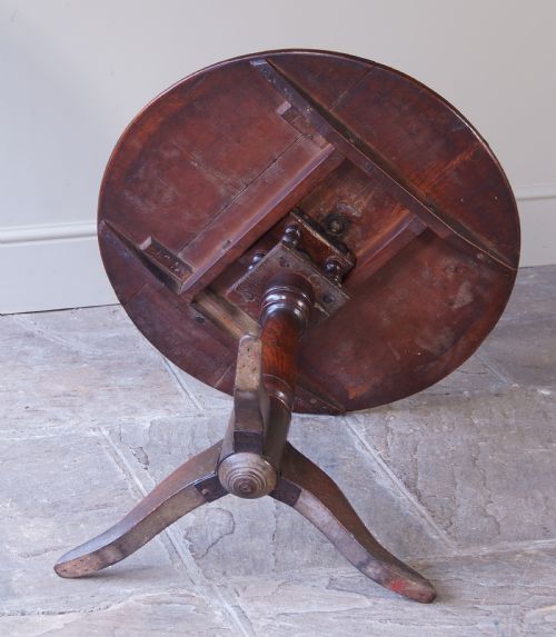 RARE 18TH CENTURY ELM COUNTRY TRIPOD TABLE - ADDITIONAL PHOTO 6
