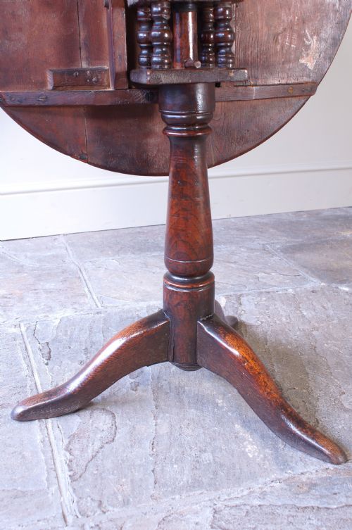 RARE 18TH CENTURY ELM COUNTRY TRIPOD TABLE - ADDITIONAL PHOTO 8