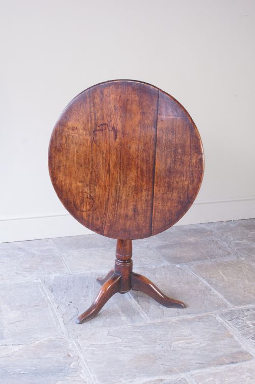RARE 18TH CENTURY ELM COUNTRY TRIPOD TABLE - ADDITIONAL PHOTO 10