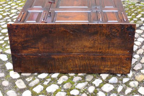 A SMALL 17TH CENTURY OAK HUTCH - ADDITIONAL PHOTO 11